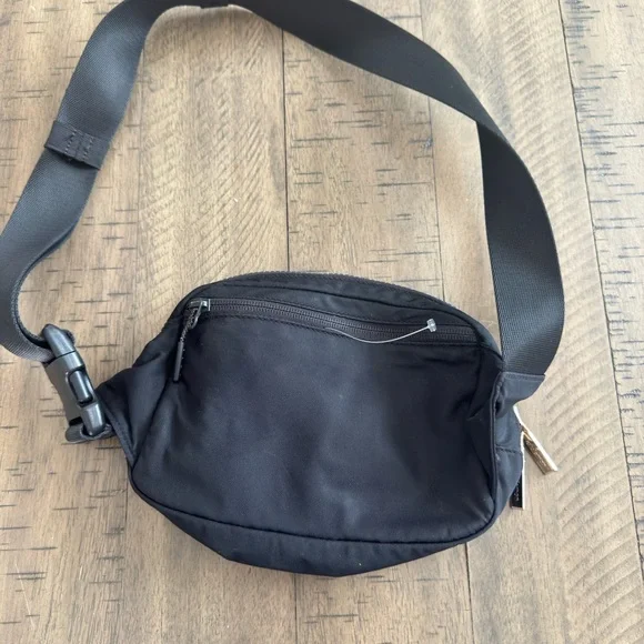 lululemon athletica Black Crossbody Bag - Picture 8 of 10
